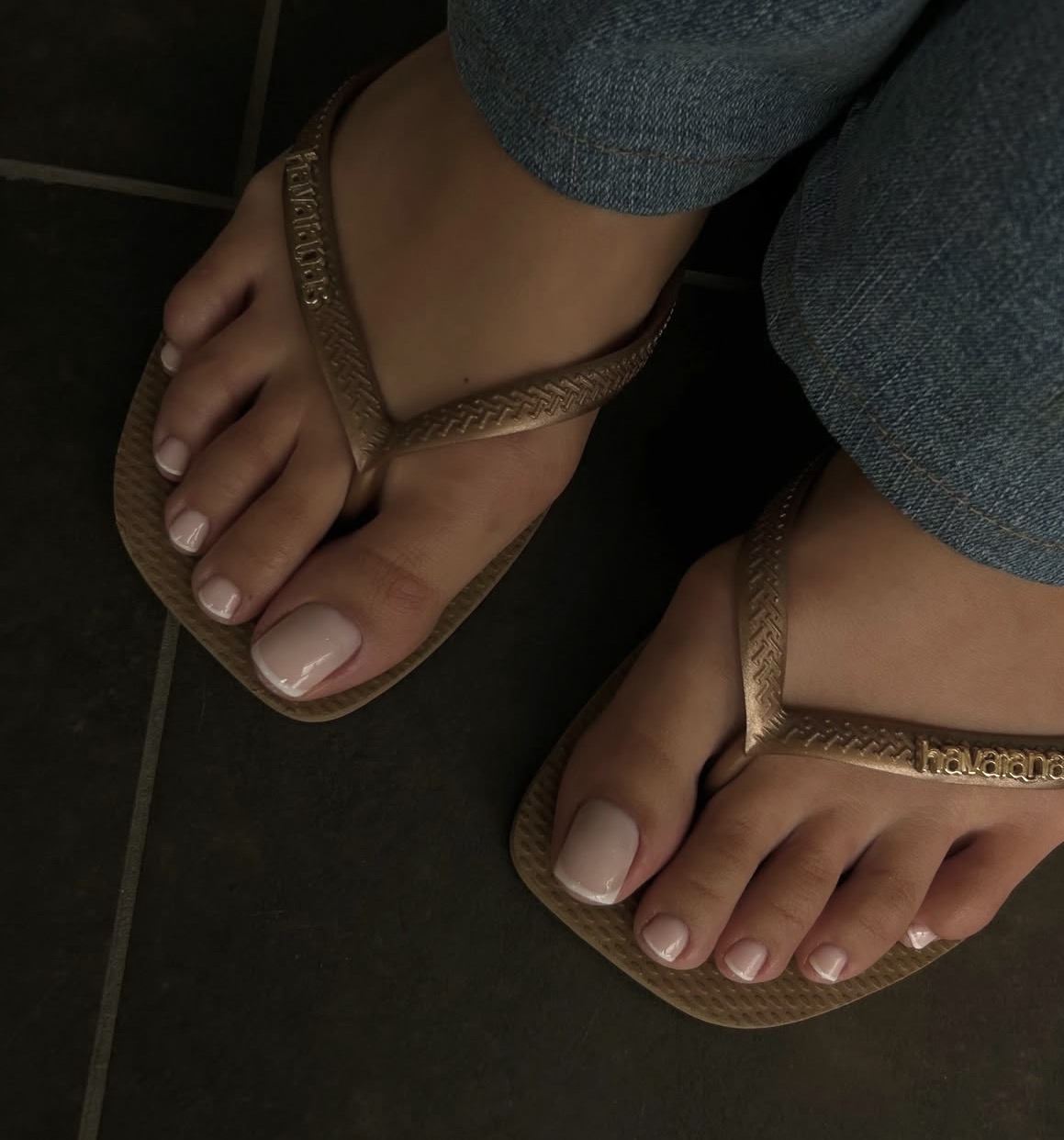 Esthetische pedicure met verzorgde, elegante french afwerking